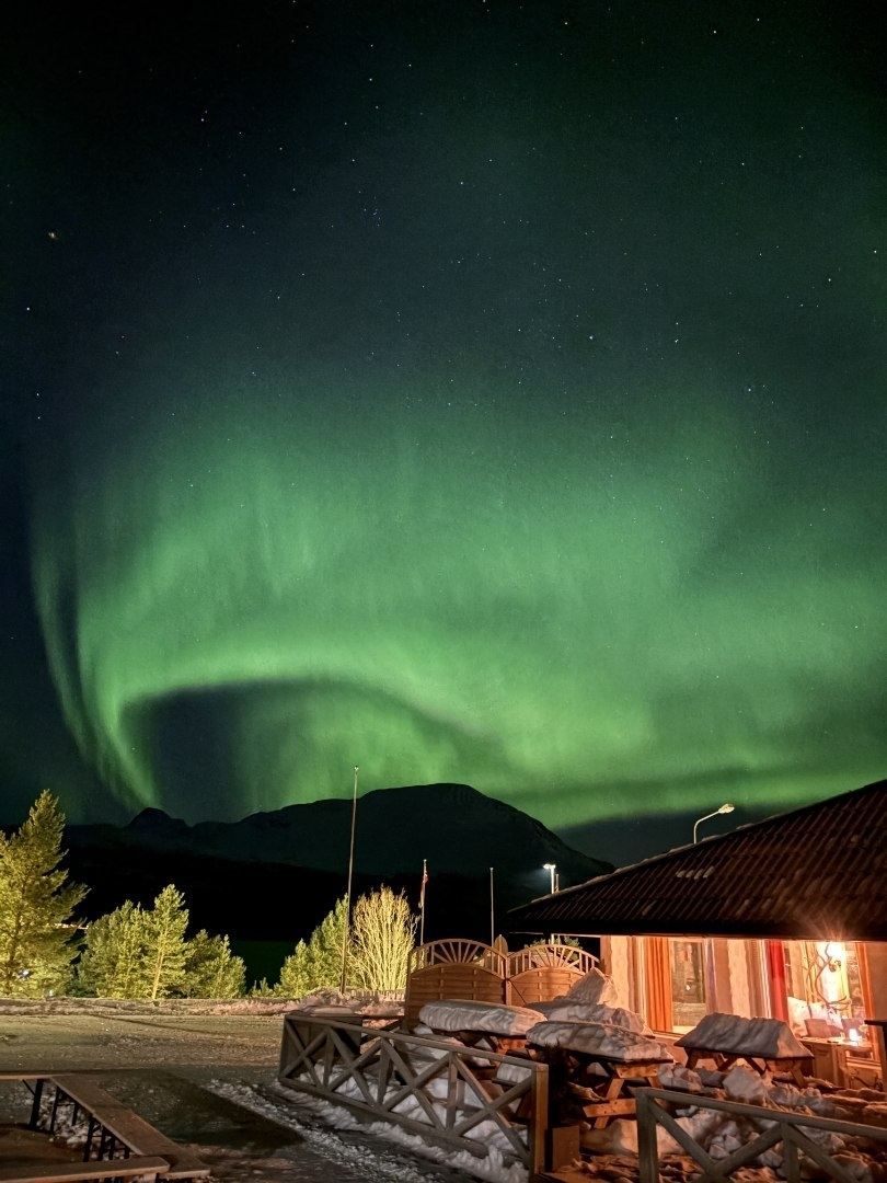 Nordlyset over hotellet