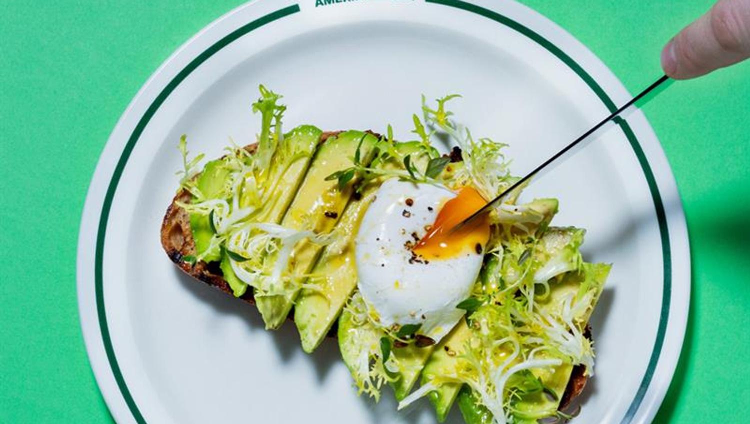 Avokadotoast med posjert egg