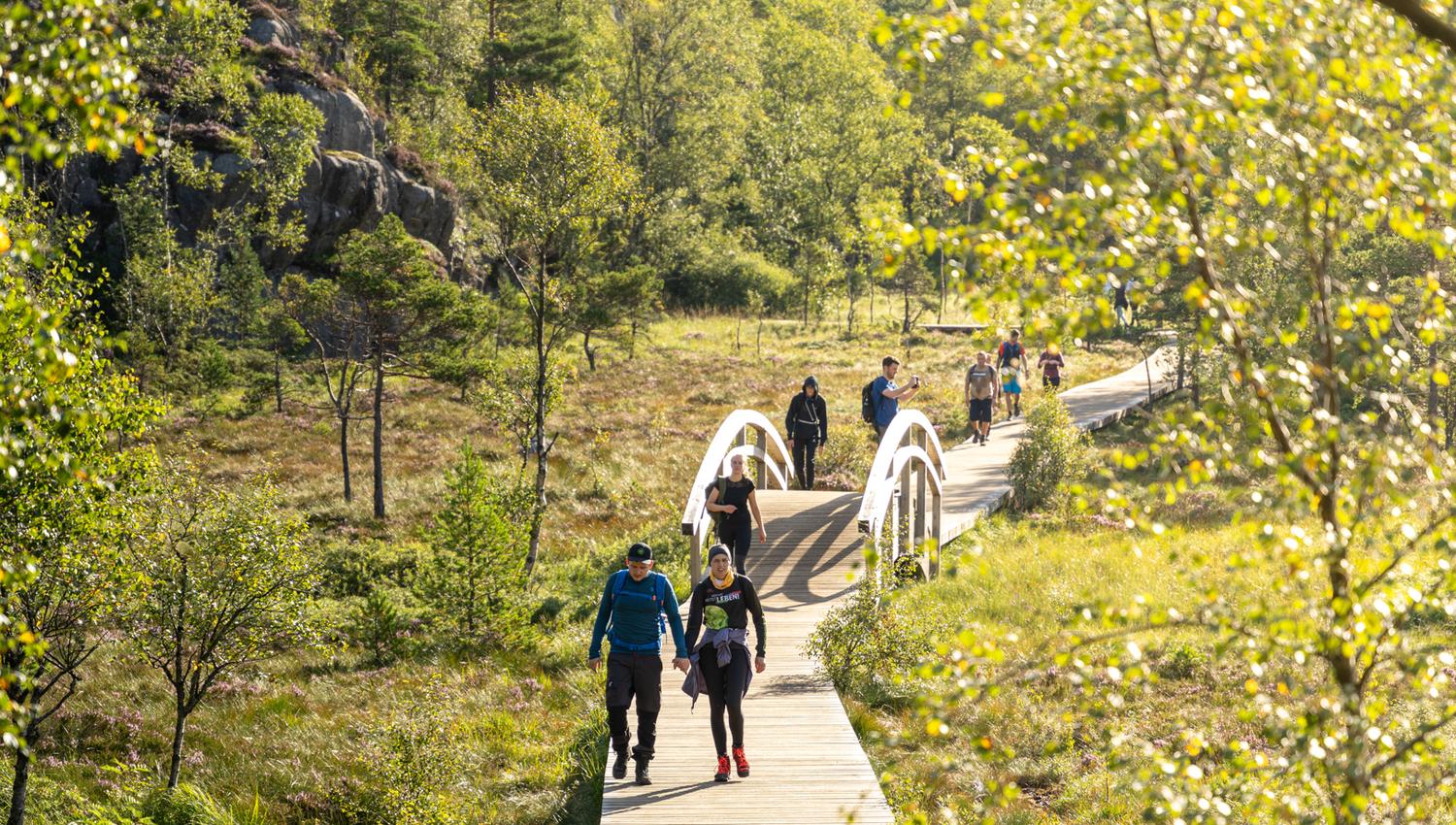 The hike to Preikestolen is varied