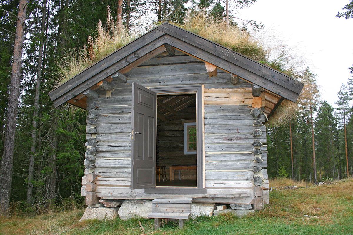 "Fjøset" på Skrukkefyllhaugen med to sengeplasser.