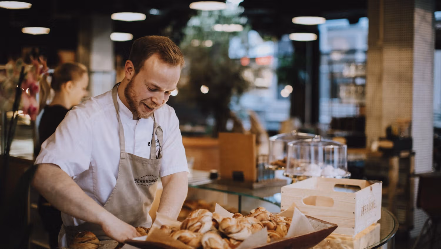 Baker, kanelbolle