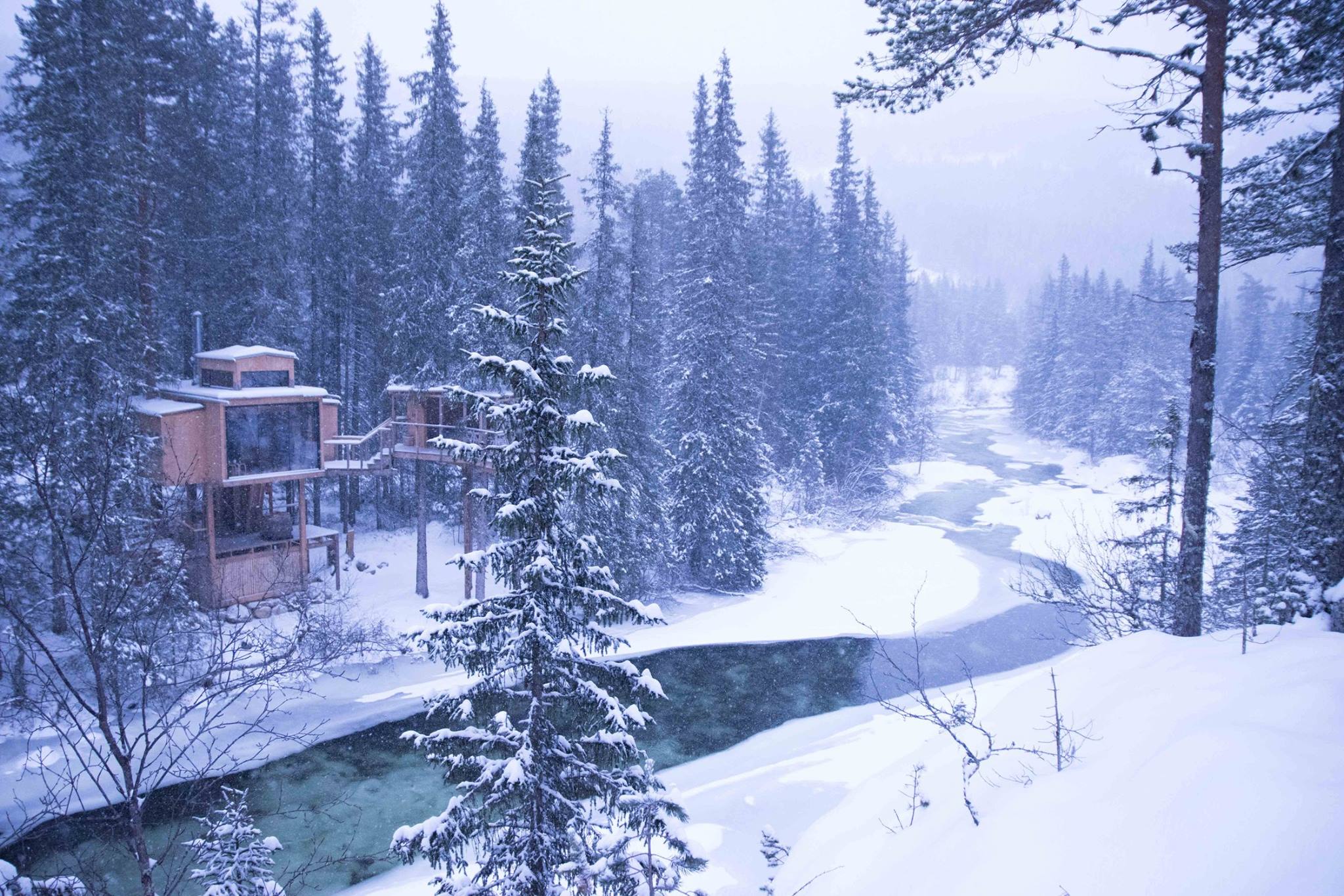 the wooden cabins from Å Camp in the winter 
