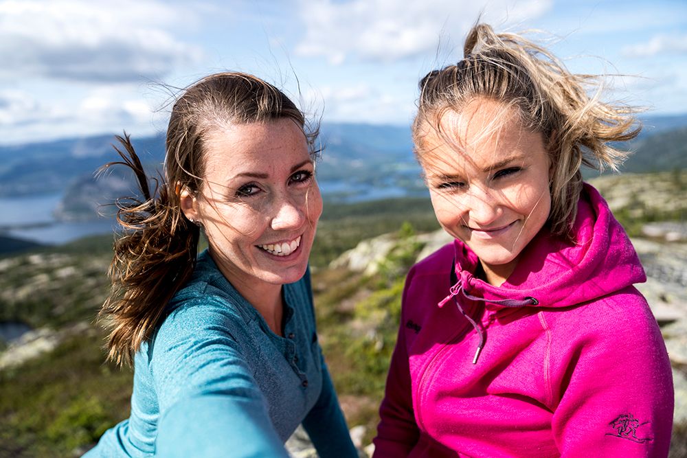 2 happy ladies on a trip to Venelifjell in Vrådal 