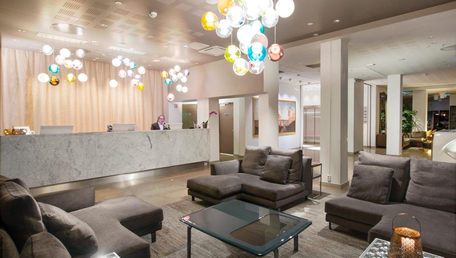 Clarion Hotel Admiral - Reception area