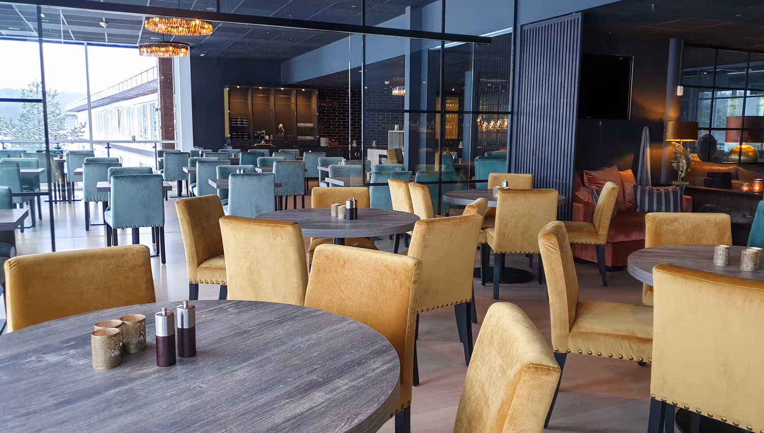 Tables in the restaurant