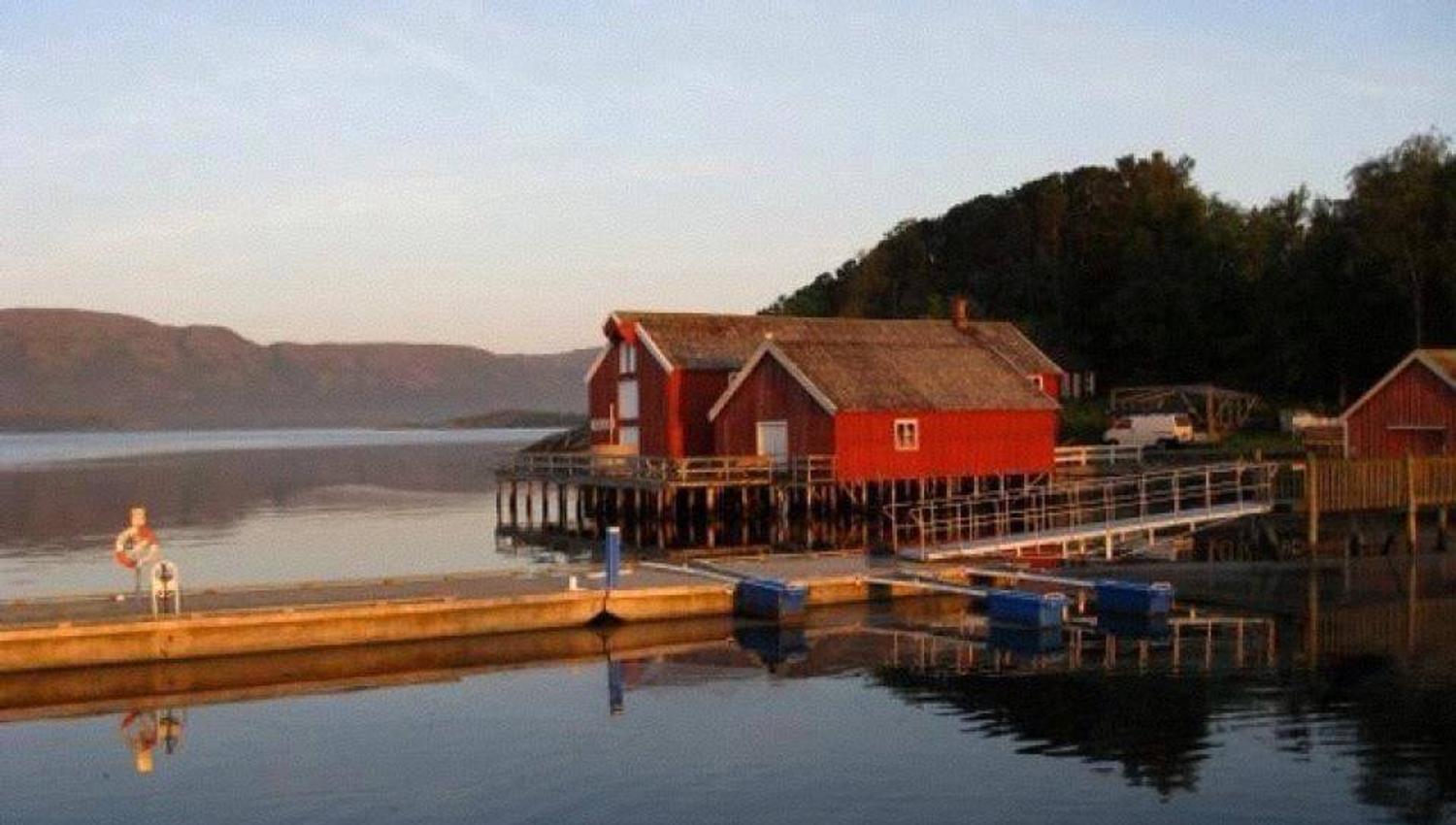 Faksdal Brygge-Pøbb i solnedgang