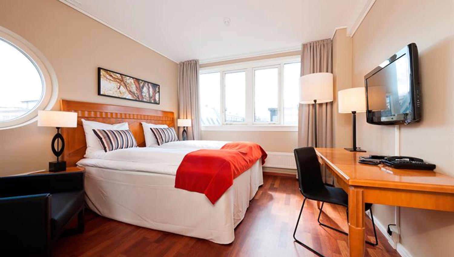 Room with double bed and desk at First Hotel Millenium