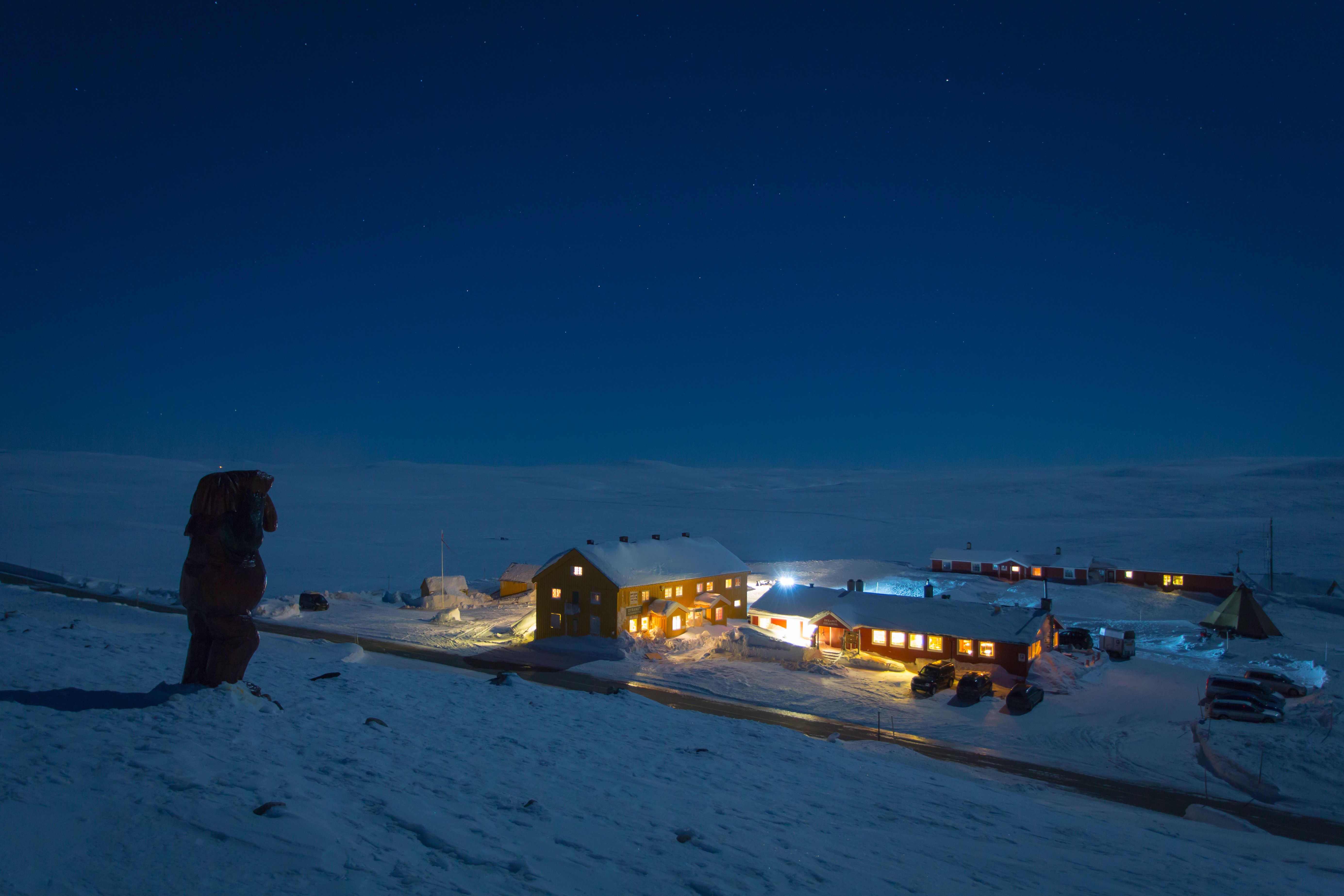 Winter night at Dyranut Fjellstova, Hardangervidda.