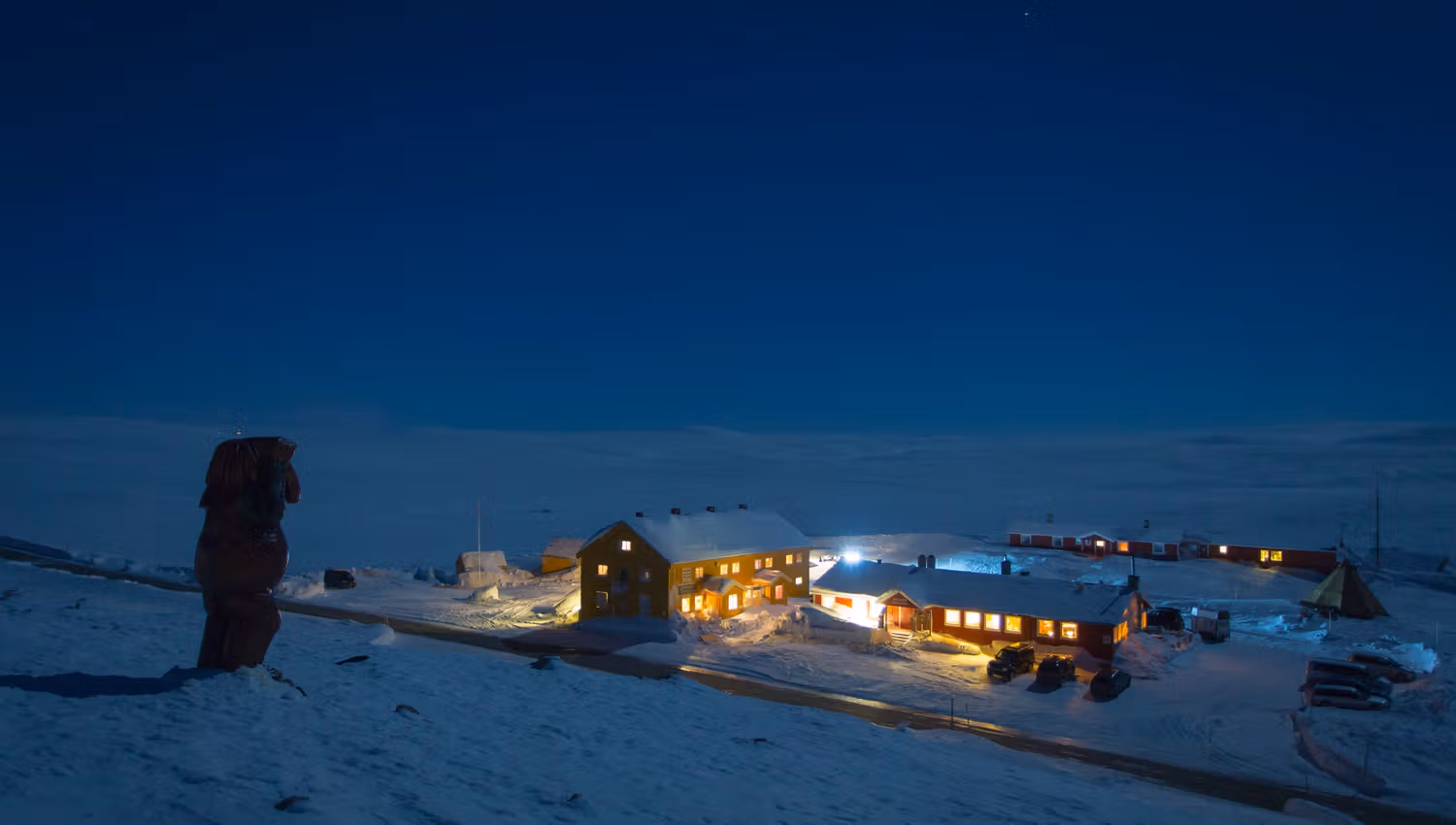 Winter night at Dyranut Fjellstova, Hardangervidda.