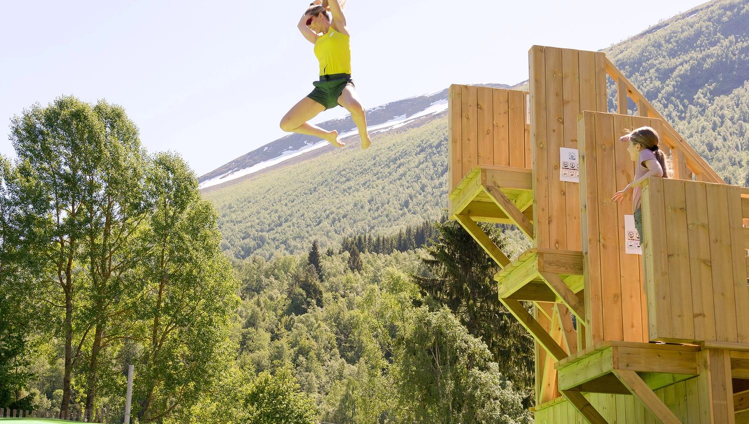 Vil du prøve hoppeputa i Valldal Aktivitetspark?