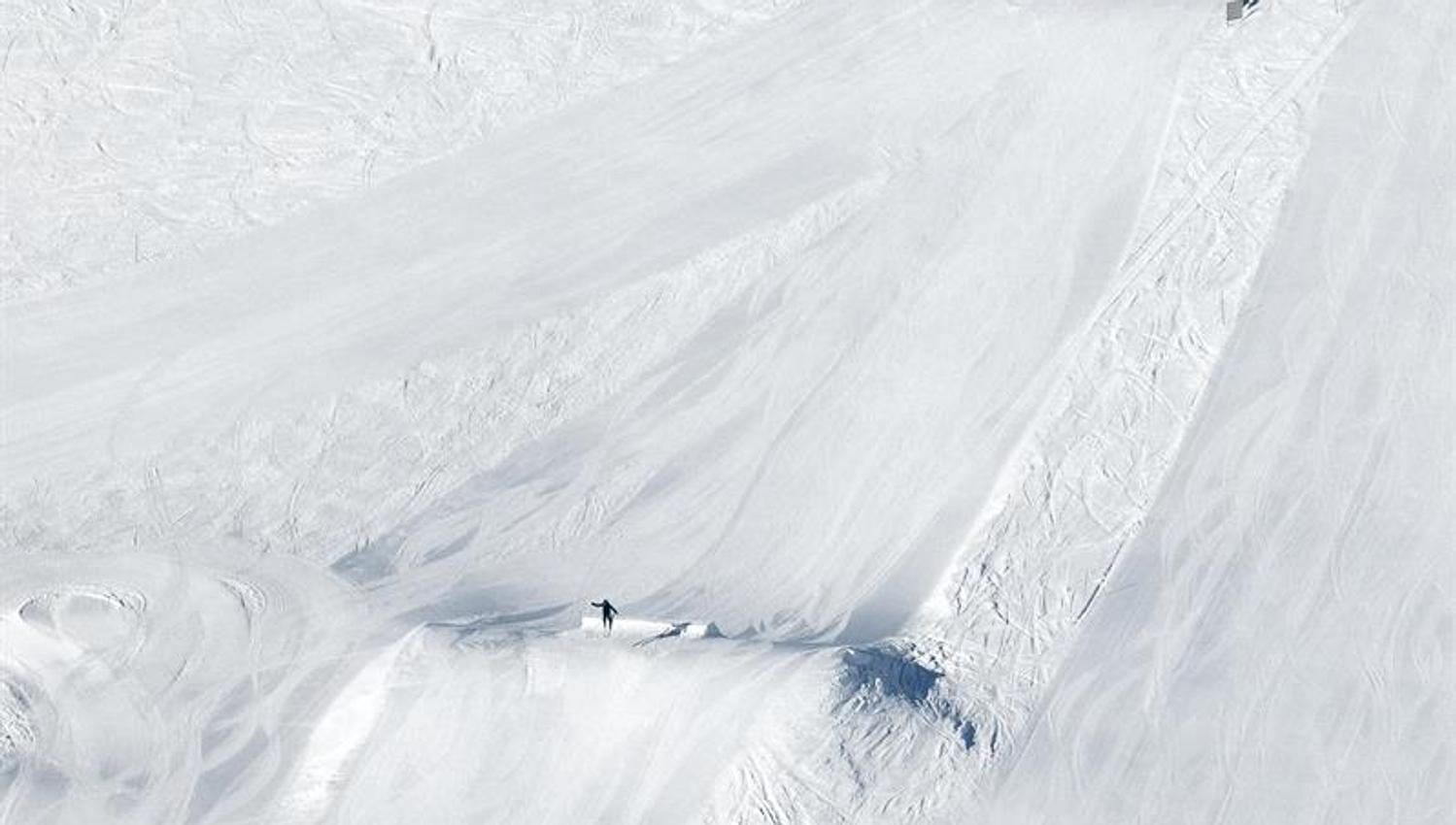 Snowpark und Sprungschanzen im Røldal Skigebiet, wo Fahrer ihre Tricks üben.
