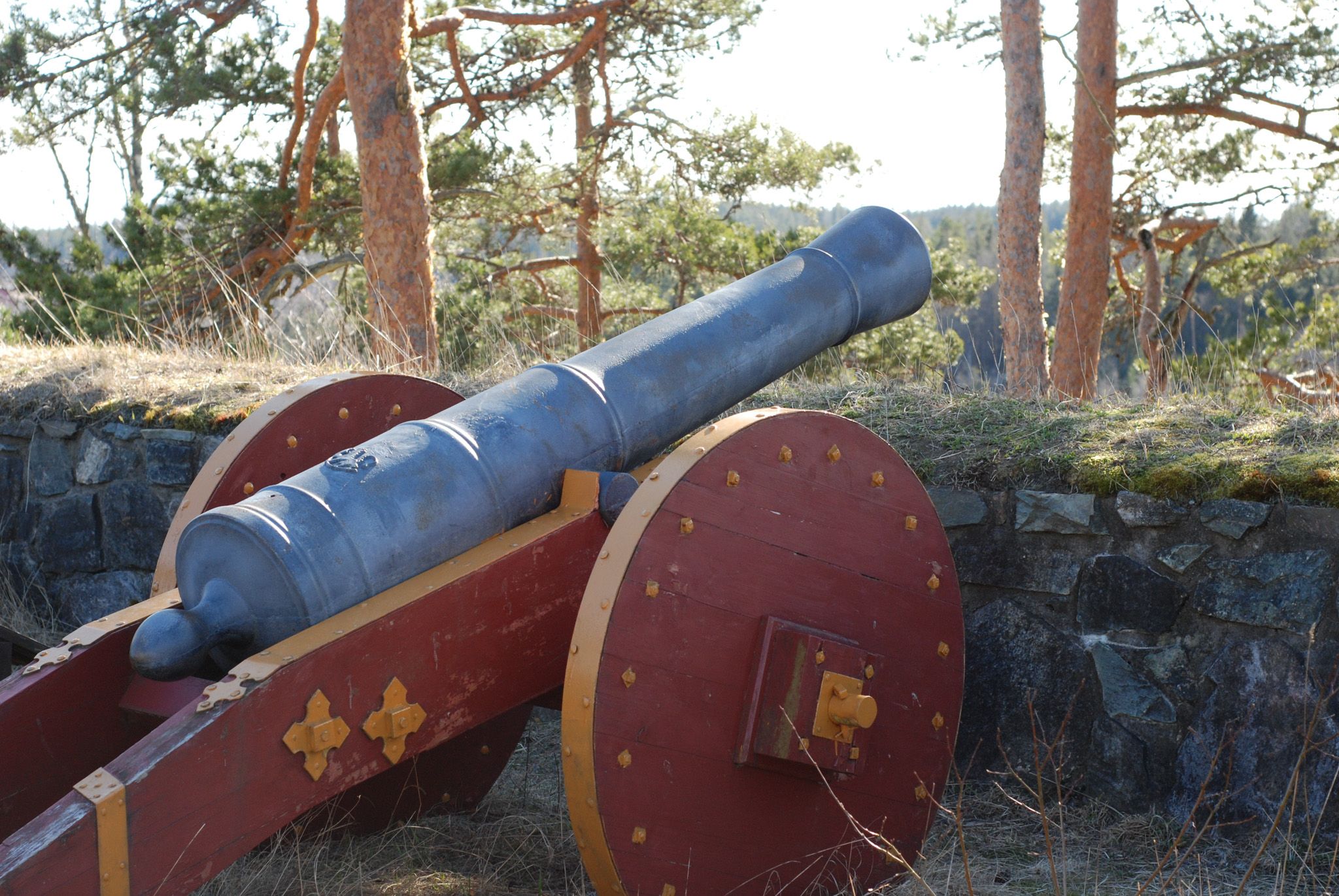 cannon on top of the fortress