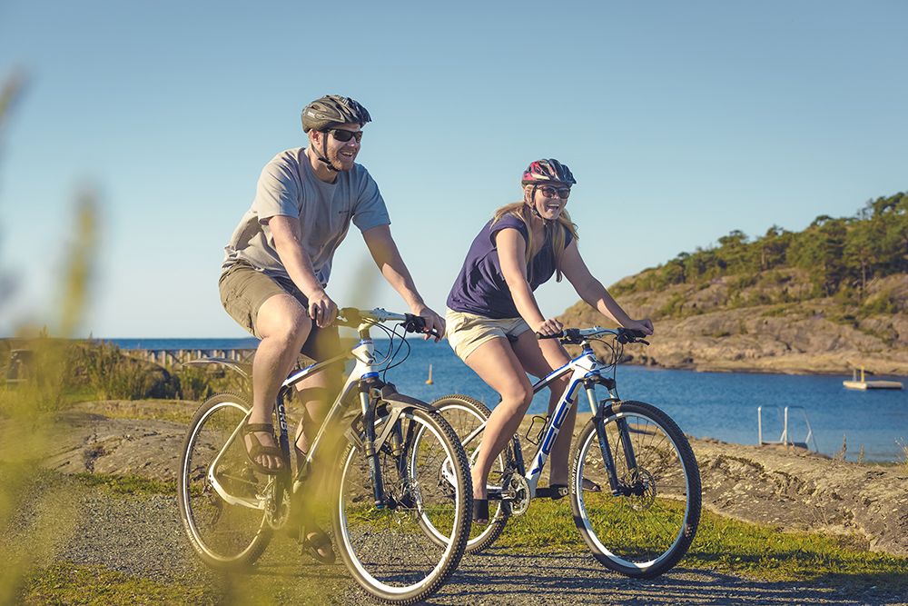 syklister sykler ved Krogshavn i Bamble
