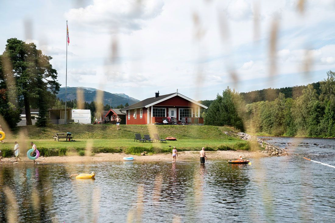 hytte og badestrand på Beverøya Camping