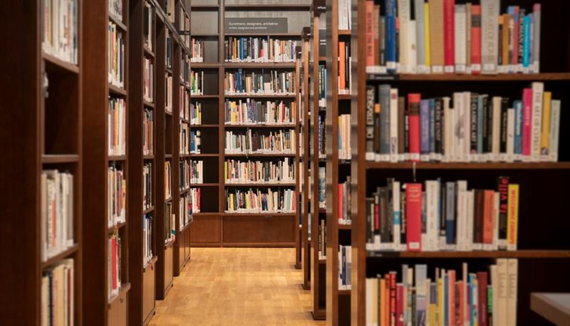 Bokhyller på Nasjonalmuseets bibliotek