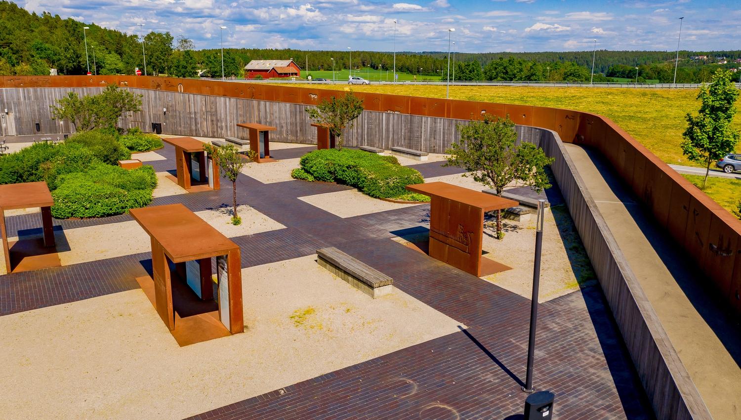 Dronebilde av rasteplassen ved Solbergtårnet. Foto.