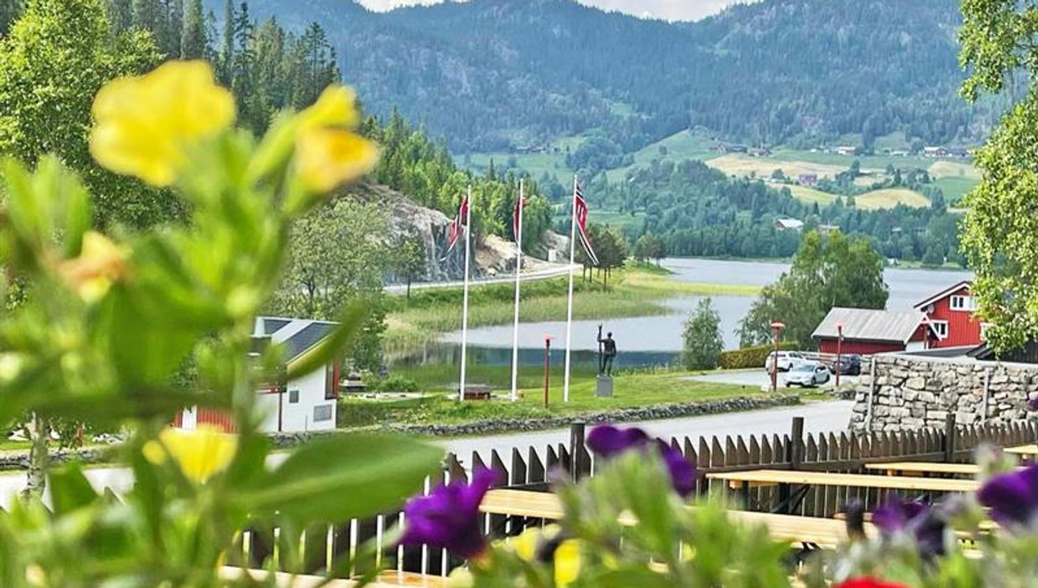 utsikt fra terrassen på Bjaaland Bygderestaurant
