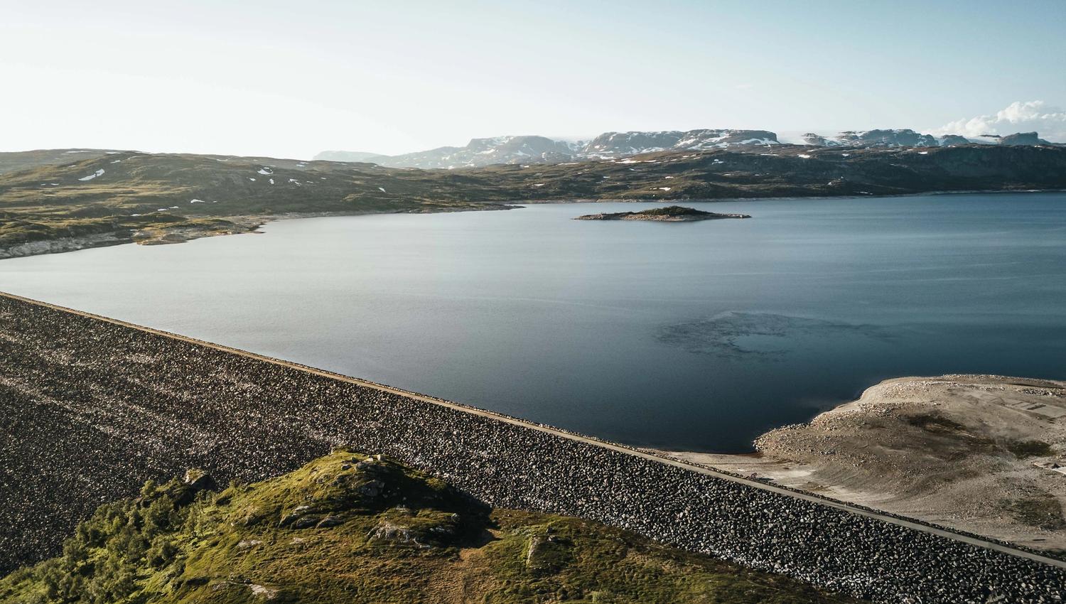 A drone photo of the Sysendammen dam during sunset.