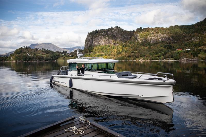 Axopar 37 XC Cross Cabin