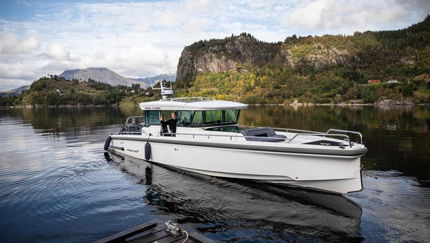 Axopar 37 XC Cross Cabin