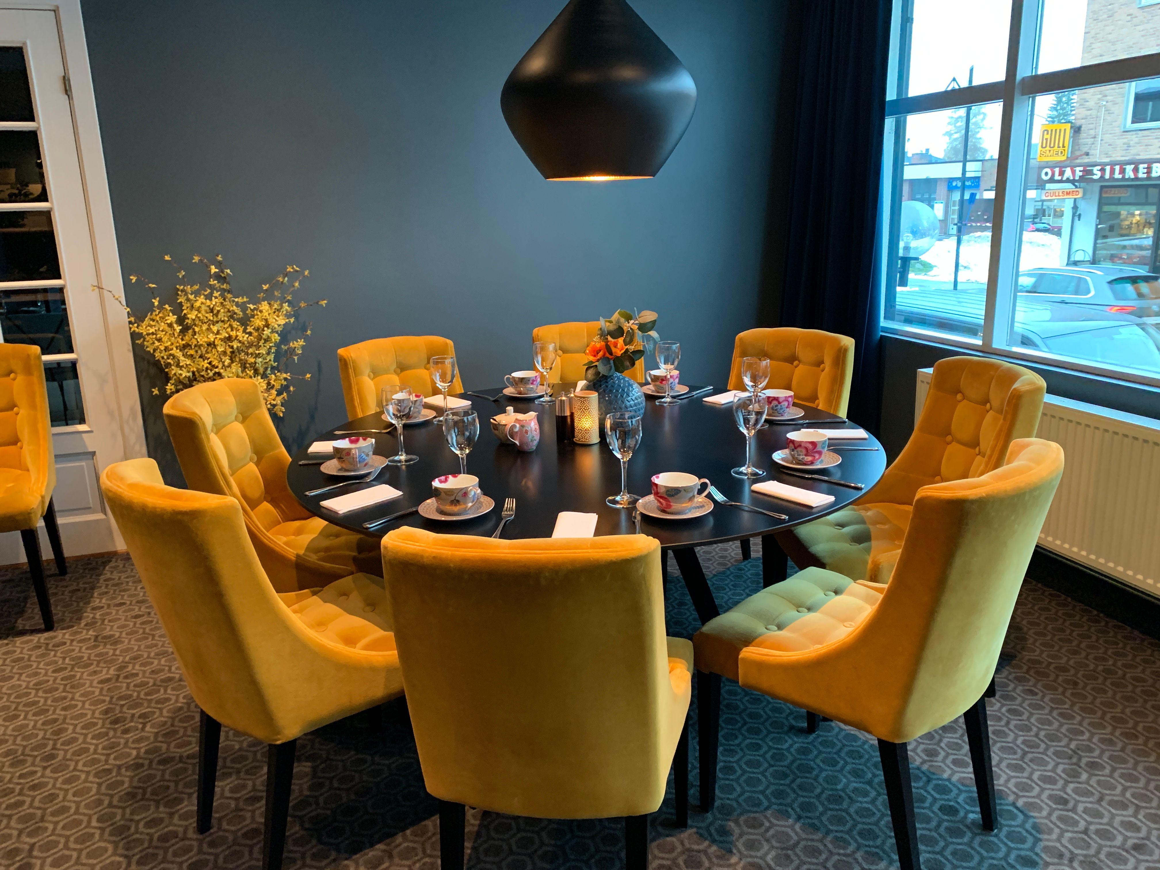 Hotel Central To Runde Bord Afternoon Tea