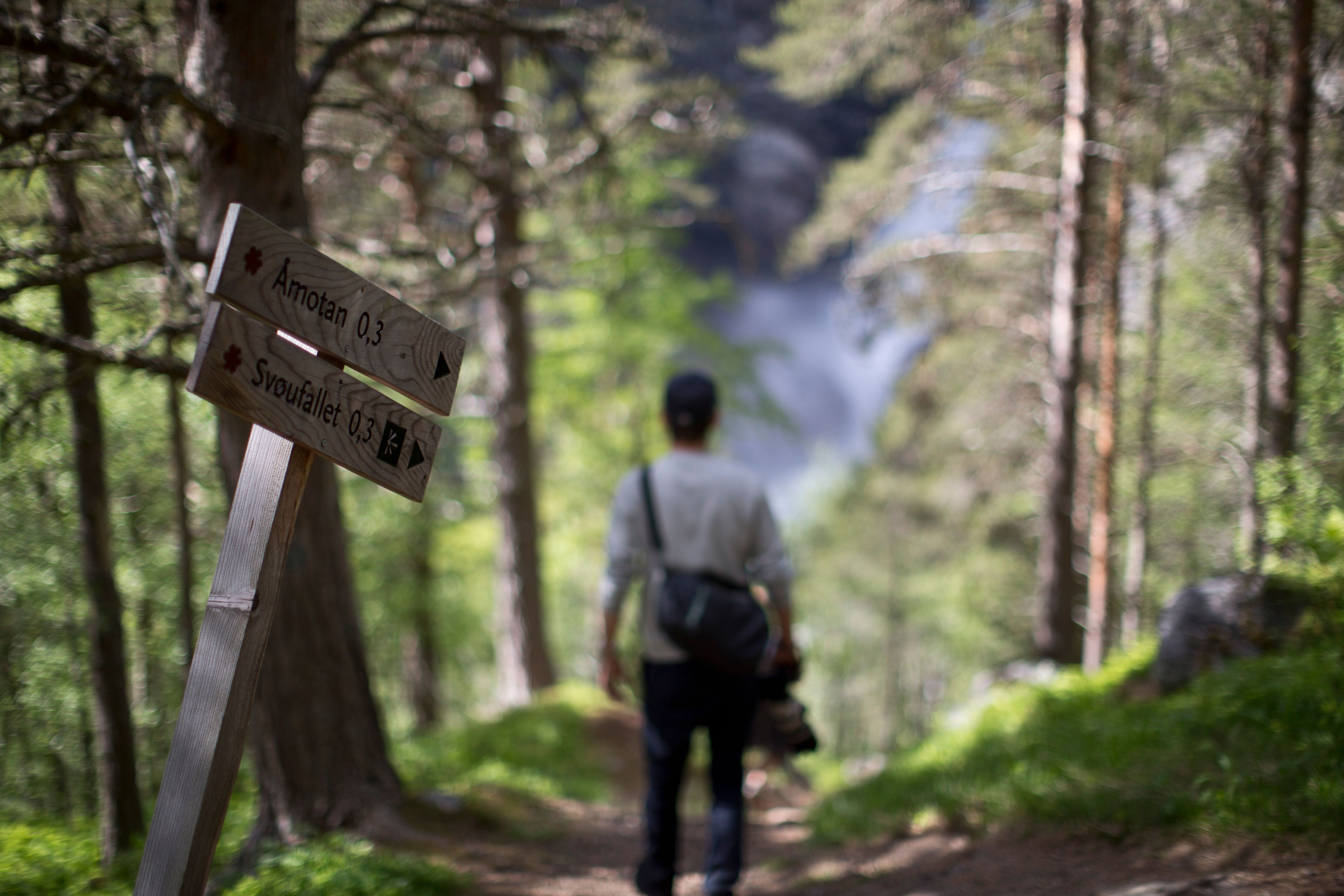 On the path down to Åmotan