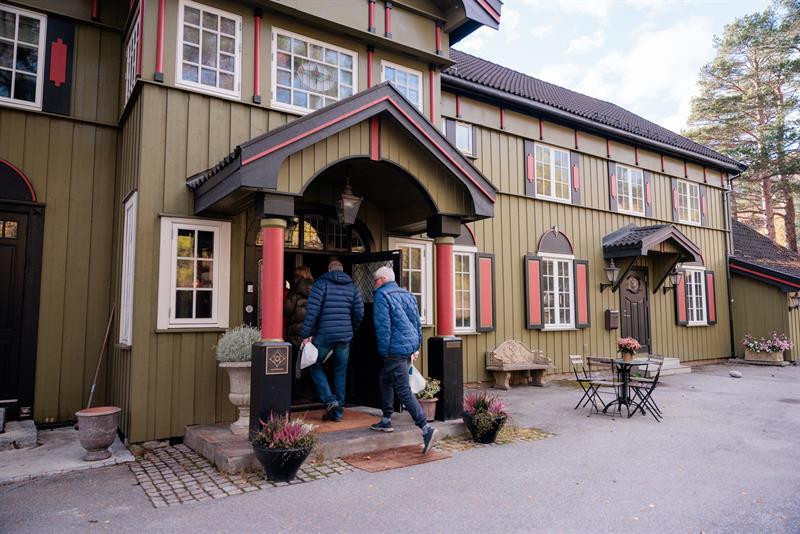 Front entrance to the Geilo Mountain Lodge