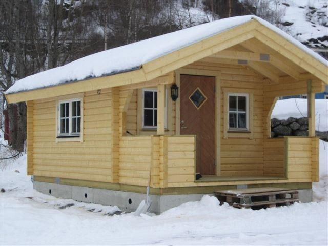Cozy wooden cabin at Seim Camping in winter – a charming accommodation surrounded by Røldal’s snowy landscape.