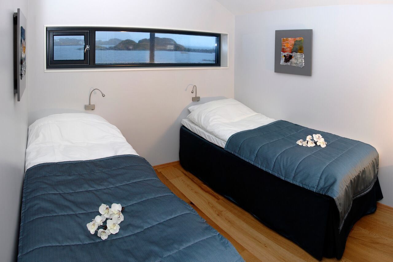 bedroom with two single beds.
