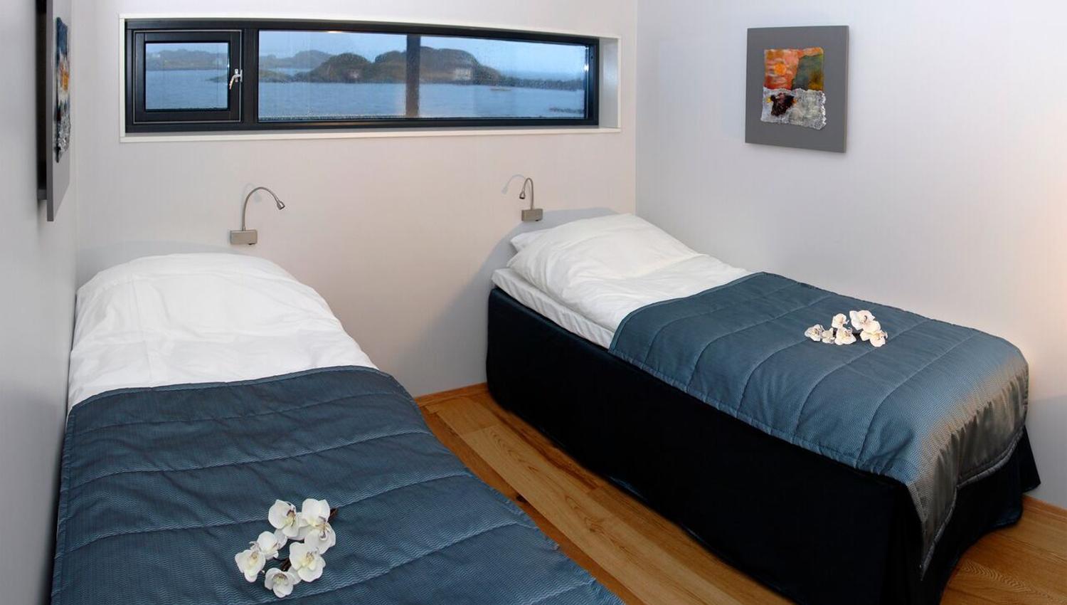 bedroom with two single beds.