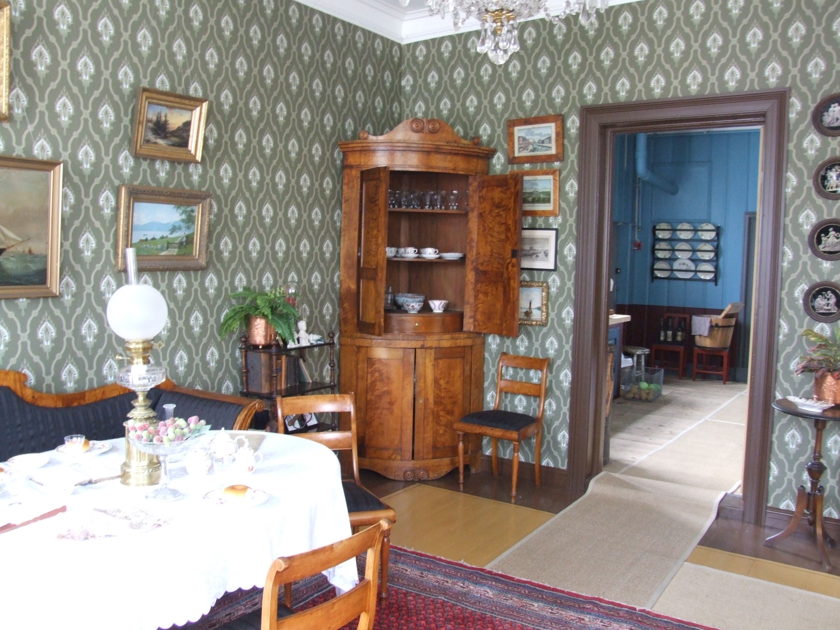 Hva skjer i Brevik - søndagsåpent museum. gammel stue på Brevik bymuseum