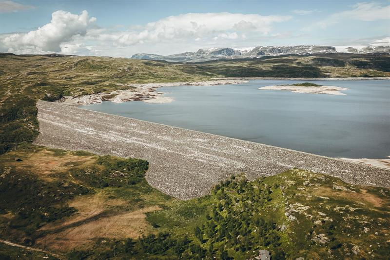 A drone photo with an overview of the Sysendammen dam.