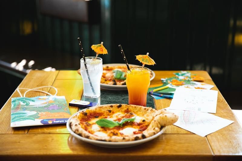 Egen barnemeny med pasta, pizza og barnedrinker