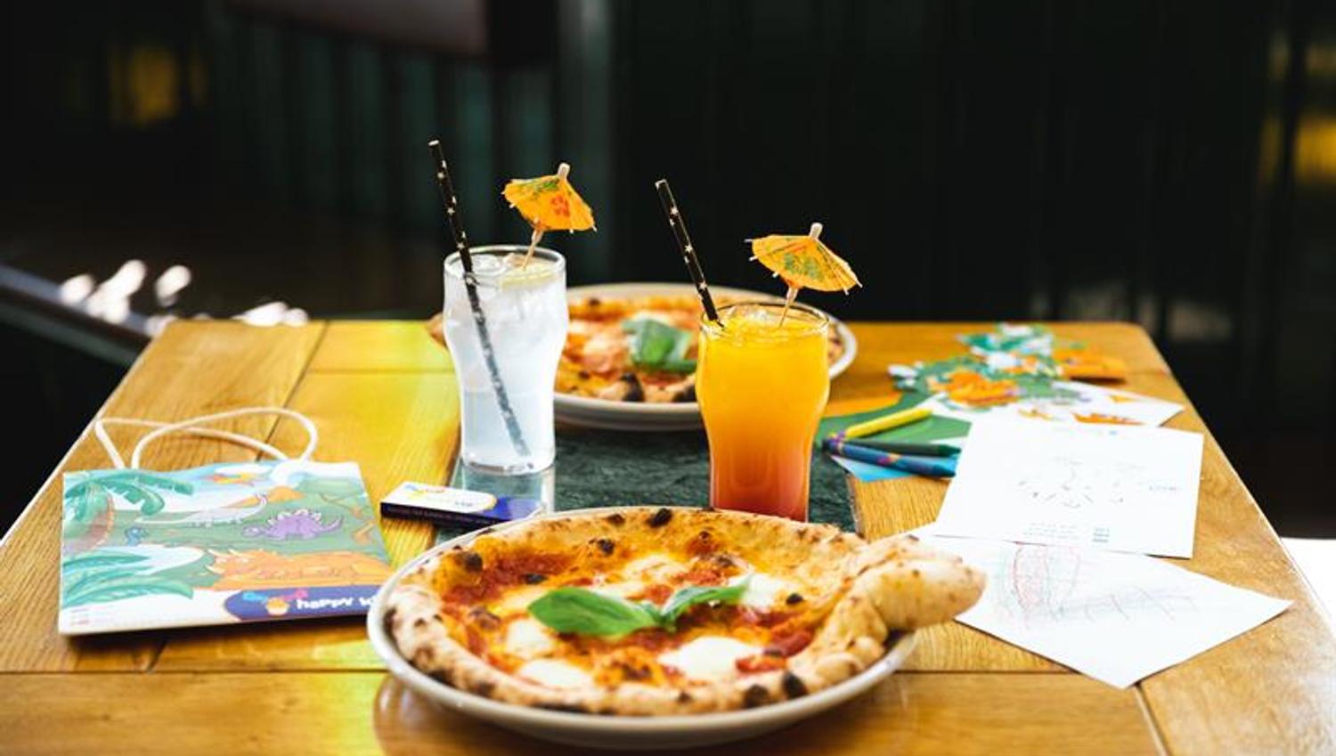 Egen barnemeny med pasta, pizza og barnedrinker
