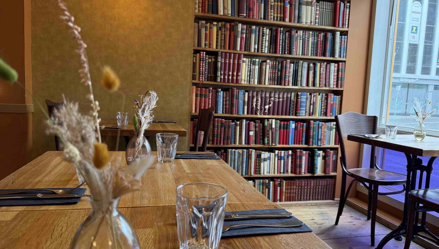 Tables at Bardus Bistro