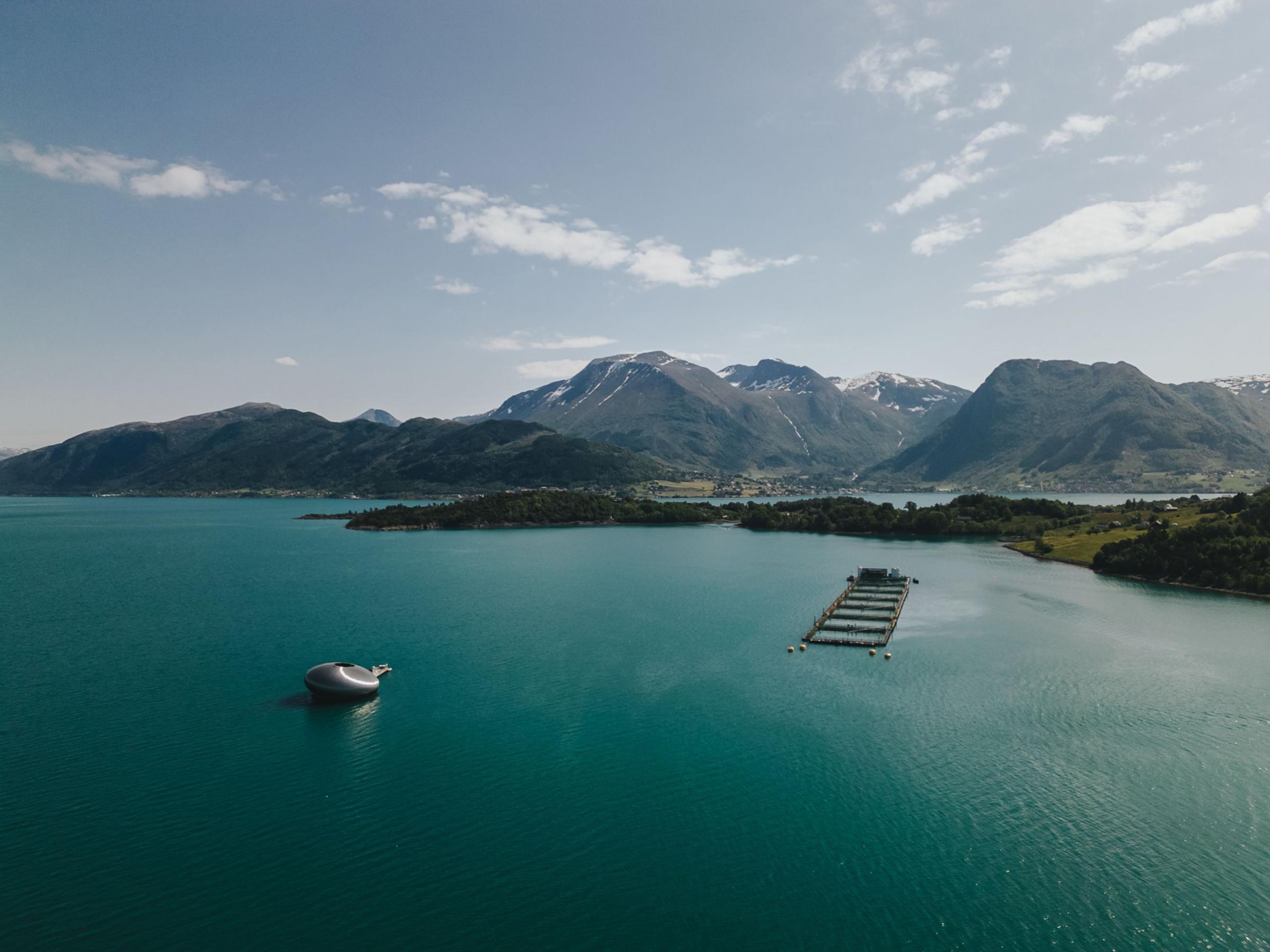 Salmon Eye, the Hardangerfjord and the Rosendal alps