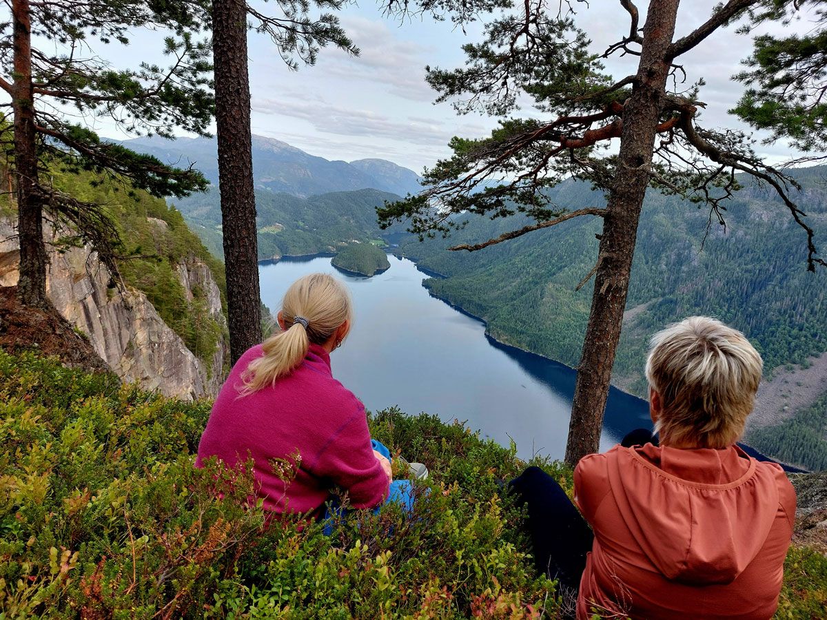 Kviteseid_sommer_Elisabeth-Riis_nyte-utsikt-tveitgrendløypa_1200x900