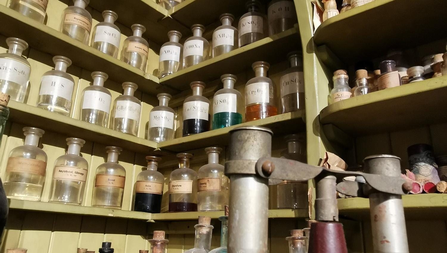 Kjemikalier fra Renbjørs laboratorium.