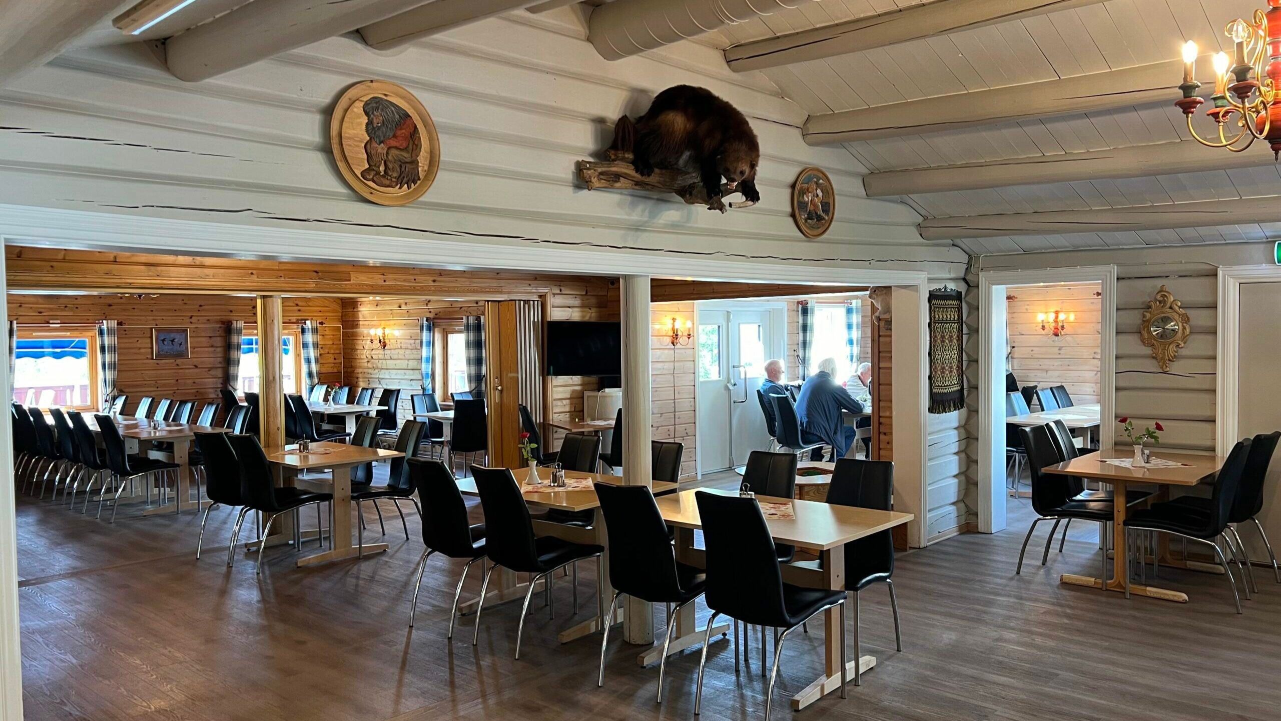 Innendørs bildet av sitteplasser hos Bimbo Veikro