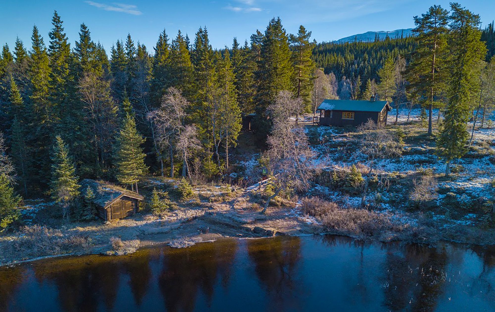 Roksjøhytta cabin in autumn