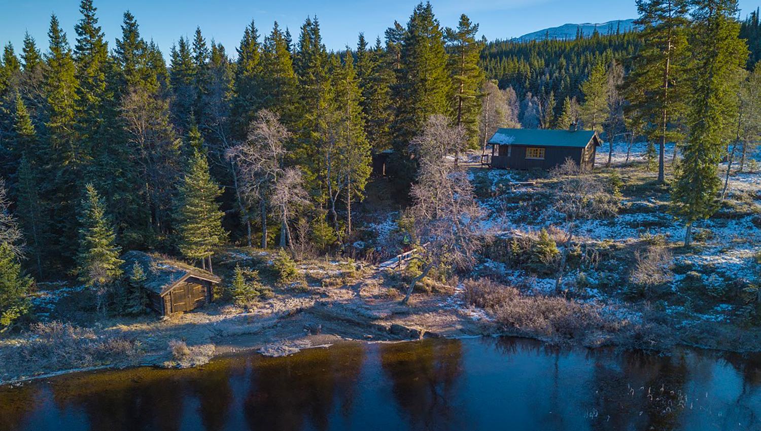 Roksjøhytta cabin in autumn