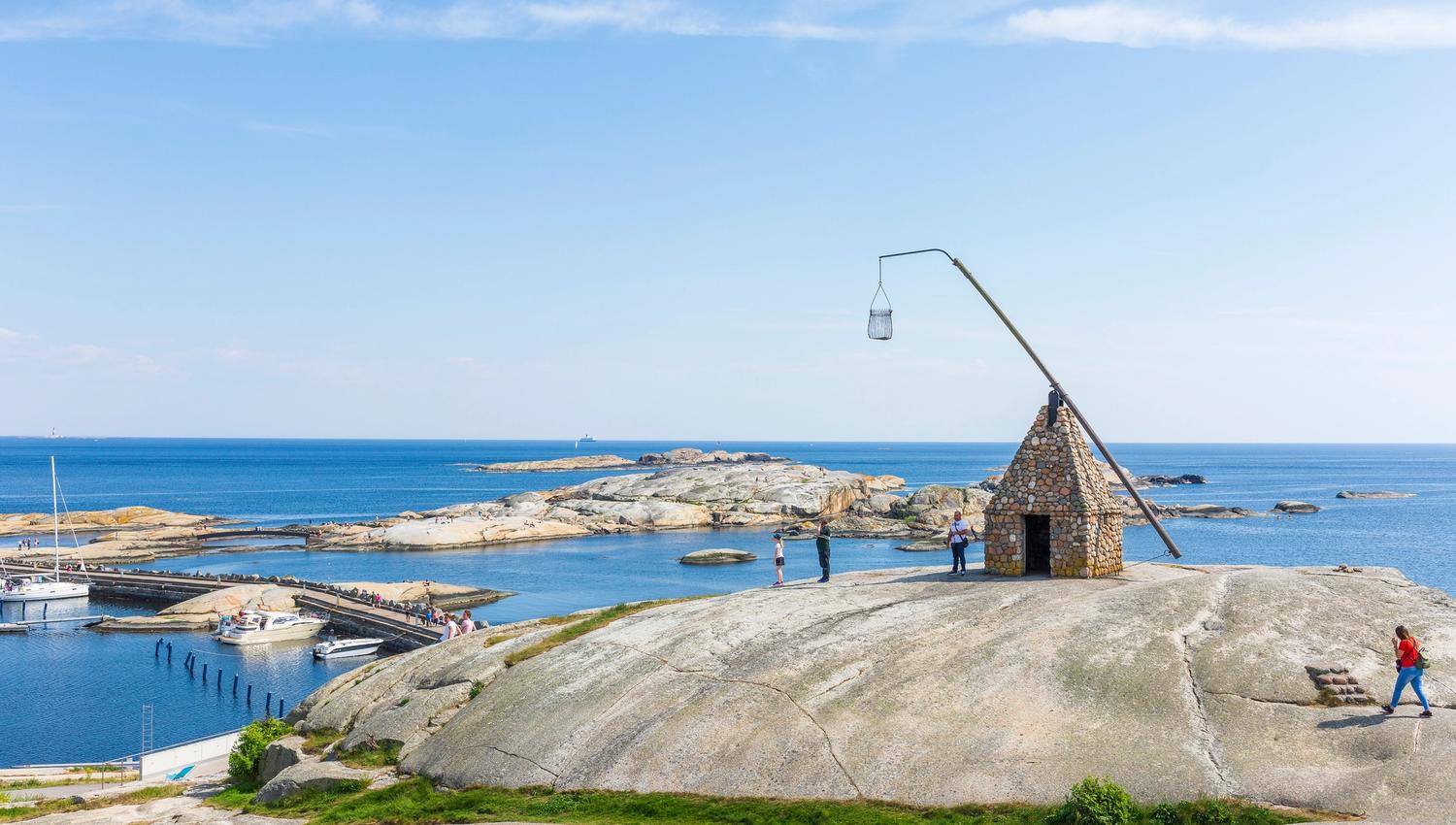 The tilting lighthouse at the End of the World