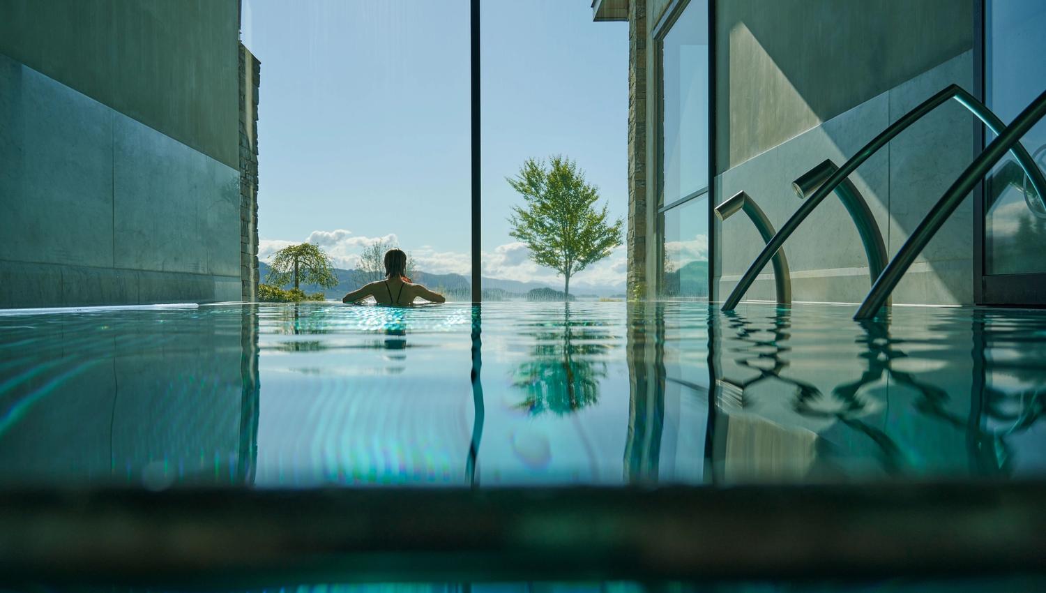 11.Therapy pool with massage jets