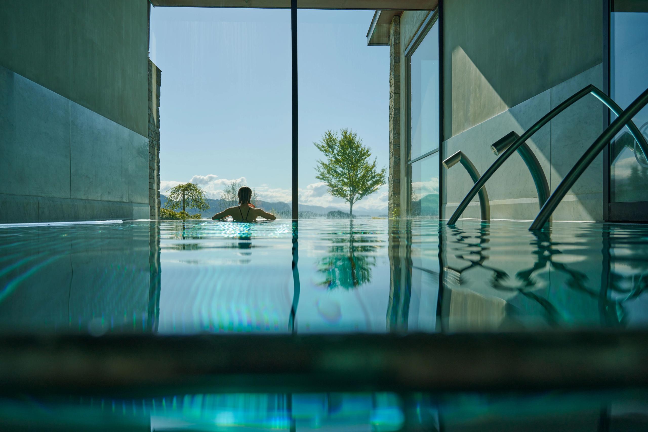 11.Therapy pool with massage jets