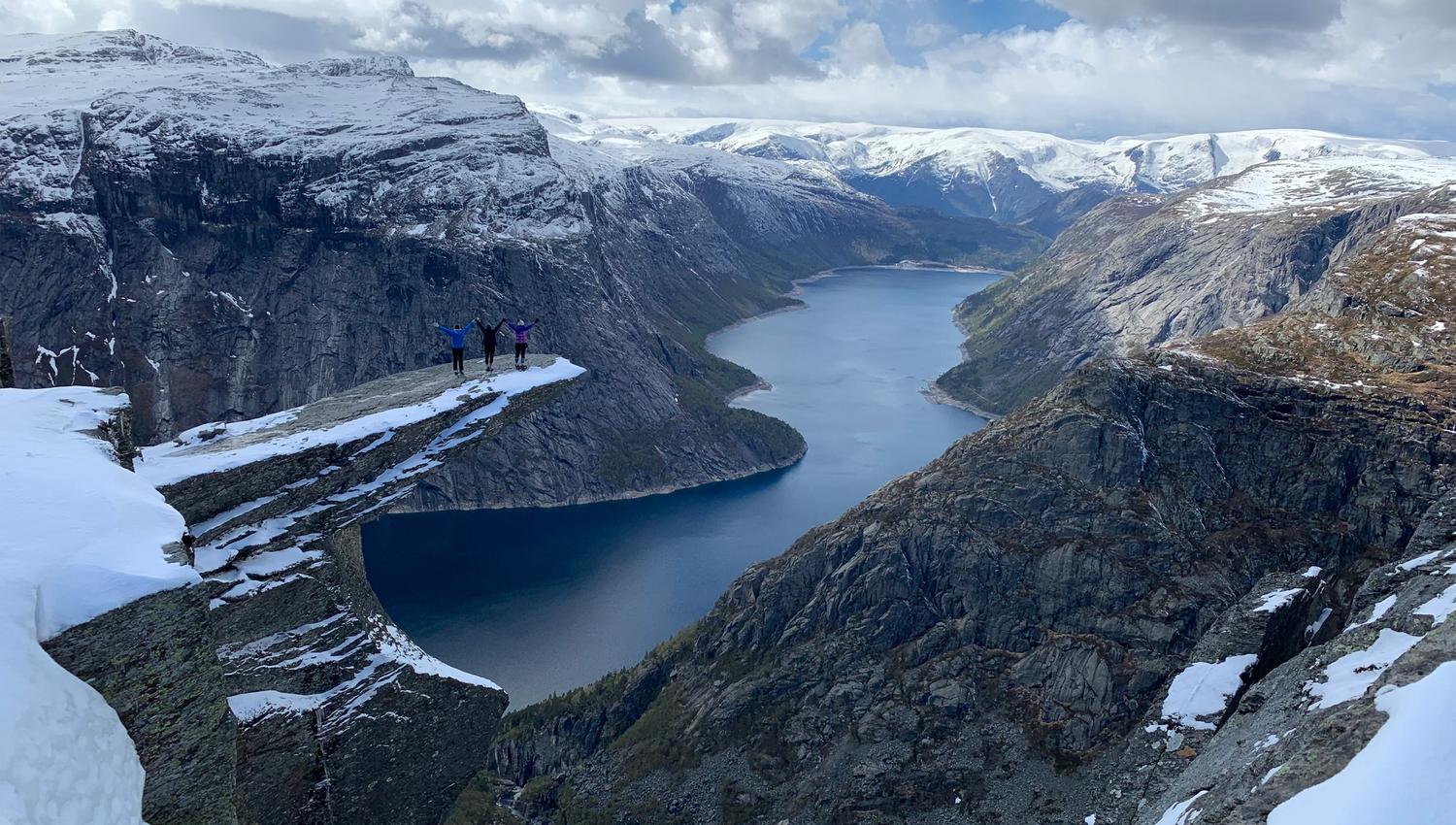 Trolltunga hike winter