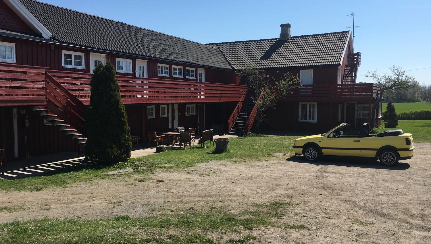 The area outside the apartment complex