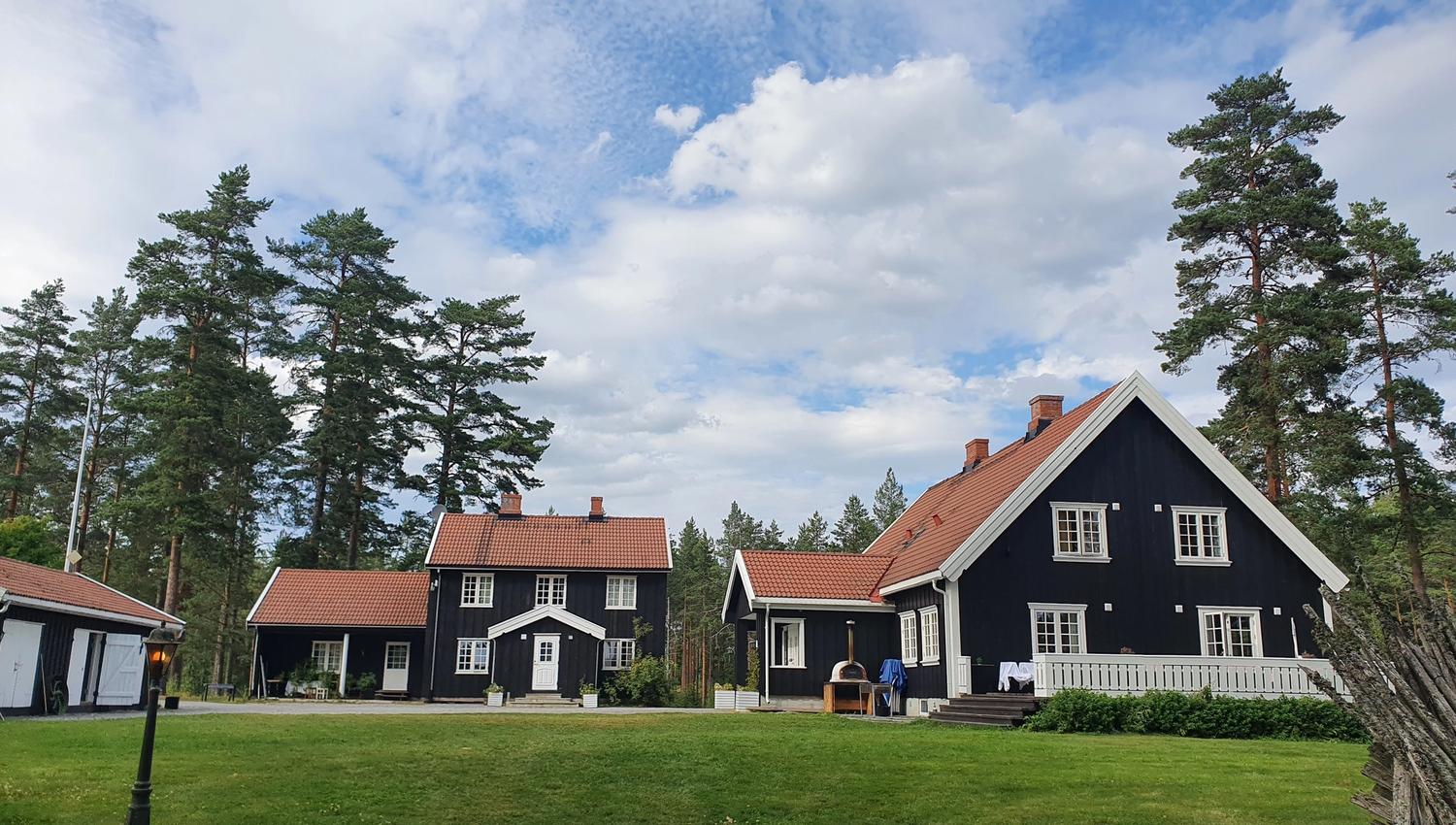 huka_svart_aug22