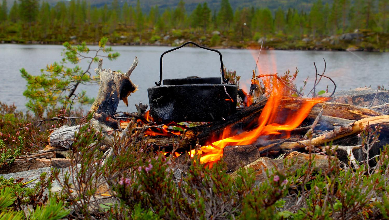 Making cowboy style coffee by the lake Roksjøen in Snåsa