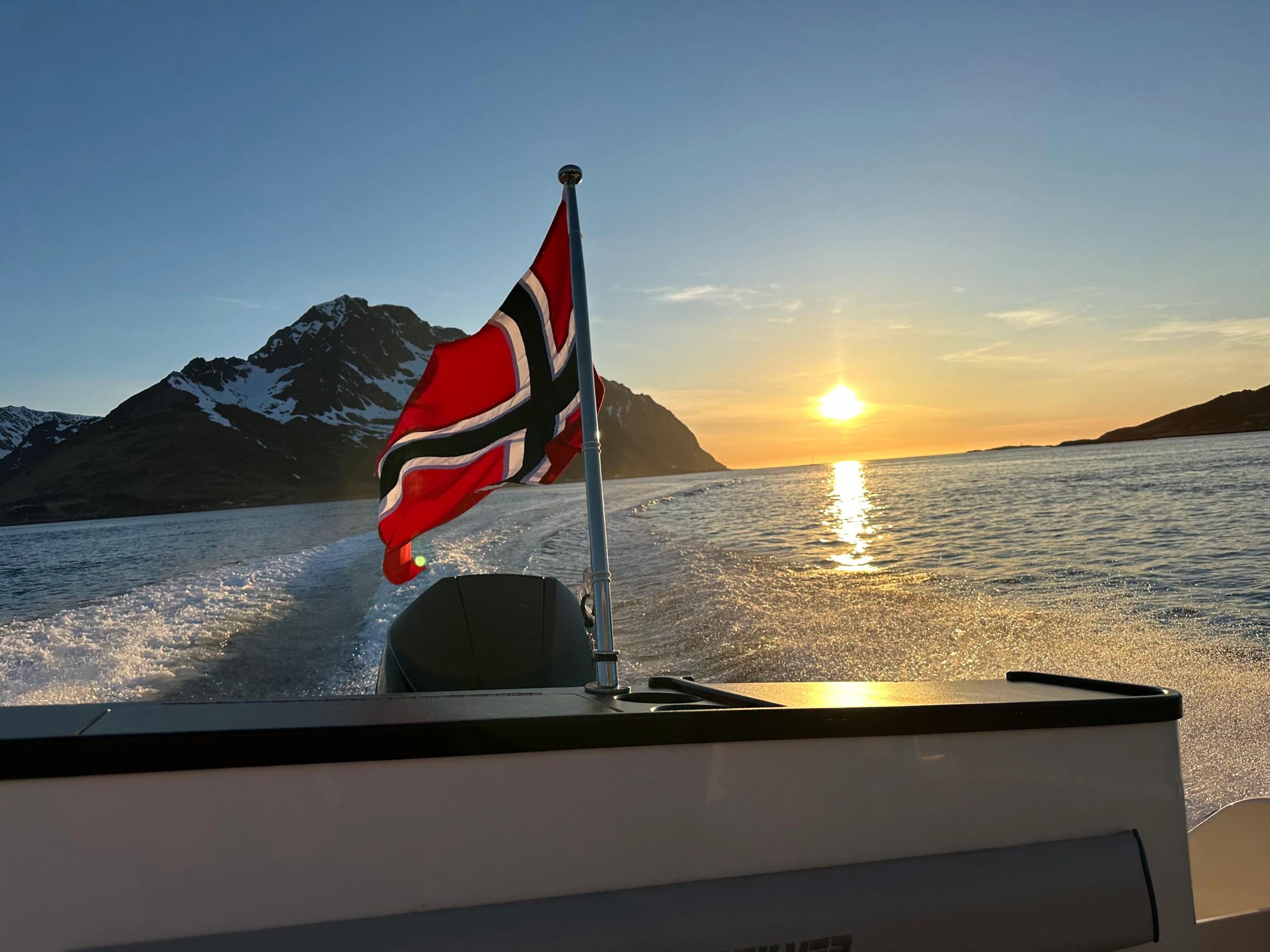Private exclusive midnight sun cruise by boat - 2 hours