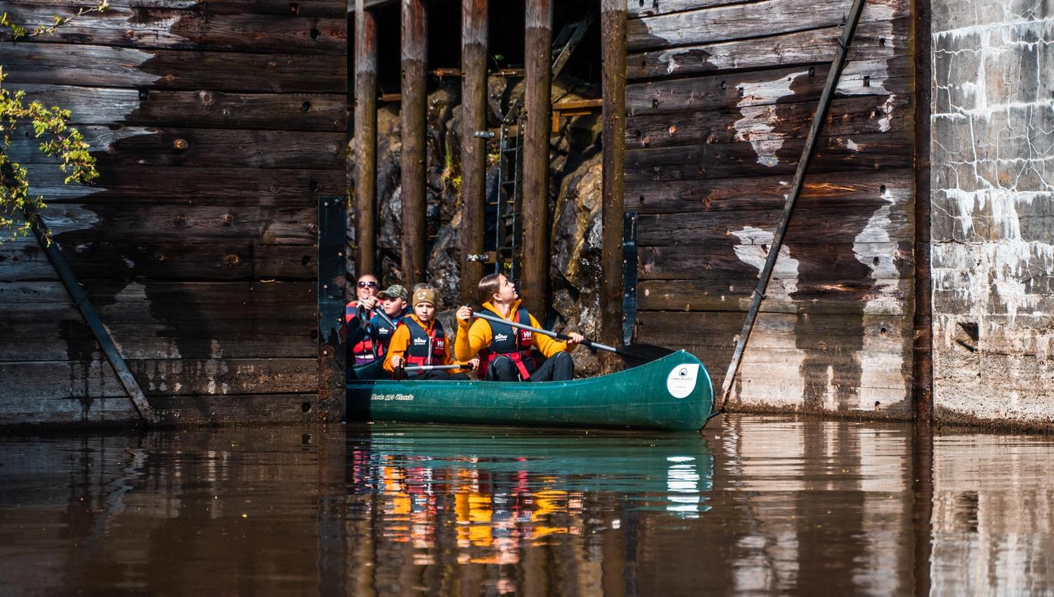 Canoeing Ørje locks
